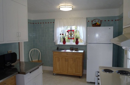 Lakewood House | Charming Yet Spacious Farmhouse With 3 Br 2.5 Baths At The Center Of It All!