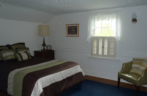 Lakewood House | Charming Yet Spacious Farmhouse With 3 Br 2.5 Baths At The Center Of It All!