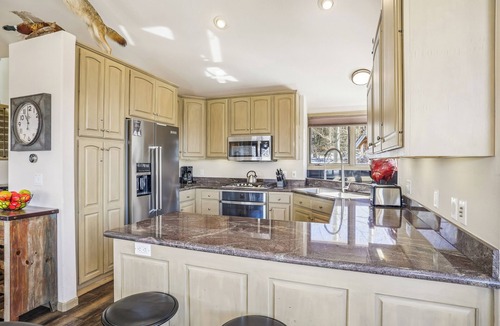 Baldy Mountain House | Charter Ridge 10 Spacious 4BR townhome in Breckenridge with stunning views and hot tub.