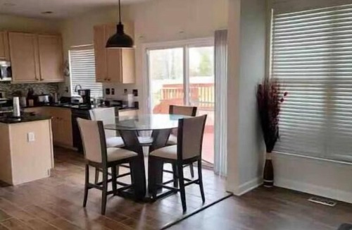 Waldorf House | Cheerful 4 bedroom home with fireplace.nn
