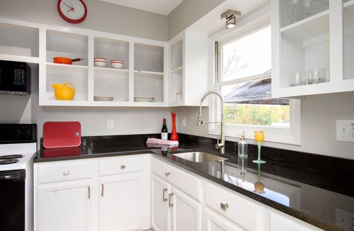 Asheville Apartment | Cheerful Studio w Patio Steps From Everything