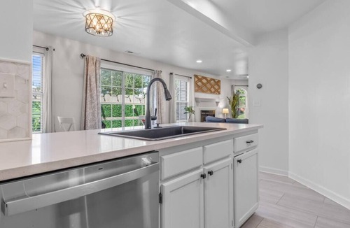 Fentress House | Chic 2 En Suite Condo! Family & Pet Friendly