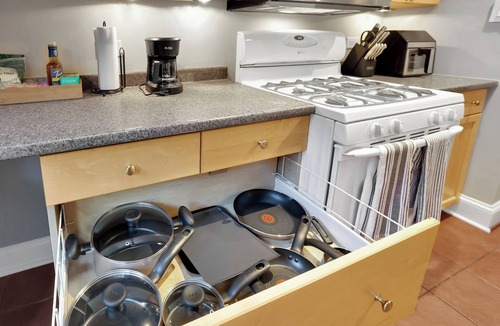 South Baltimore House | Chic 3BR Fed Hill Townhome. Walk to Stadiums, Inner Harbor, Bars, Eats and more