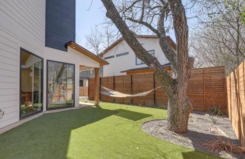South Manchaca House | Chic Austin House w/Spacious Backyard & Hammock