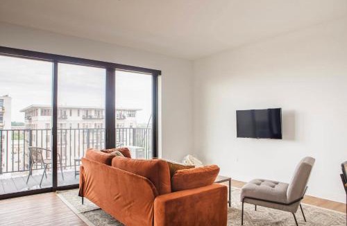 Yankee Hill Apartment | Chic East Side 1BR Apt with Balcony, Pool, and Gym