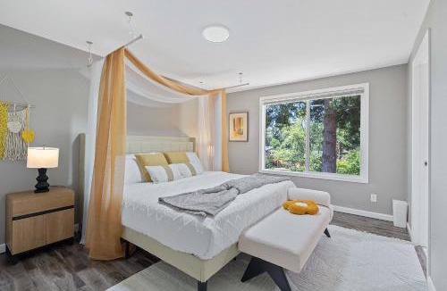 Inglewood-Finn Hill House | Chic Kirkland Home Overlooking Windsor Vista Park