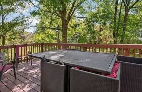 Herndon Apartment | Chic Large 3 Bdrm DC 30m, IAD 12min, Shopping