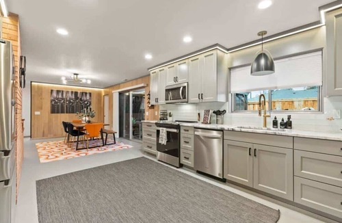 Newberg House | Chic Newberg Oasis: Mid-Century, Hot Tub, Fire Pits, Luxury Amenities
