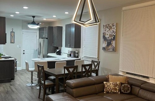 Roseland Apartment | Chic Retreat