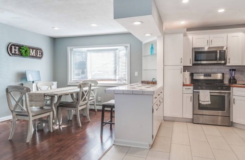 Amityville Cottage | Chic Studio Apartment, with WiFi in welcoming Amityville