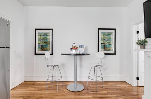 Church Hill Apartment | Chic Urban Couples Retreat: Perfect Getaway 'n RVA