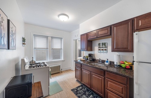 Berwyn Apartment | Chicago style apt/Near Hosp/ORD/MDW/DT