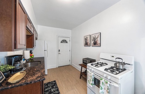 Berwyn Apartment | Chicago style apt/Near Hosp/ORD/MDW/DT