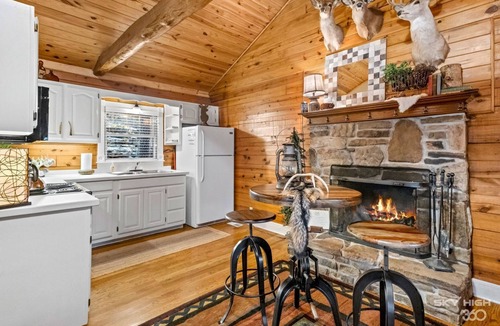Eureka Springs Cabin | Cinnamon Valley Resort