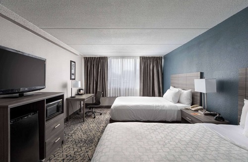 Joliet Hotel | Clarion Hotel & Convention Center Joliet