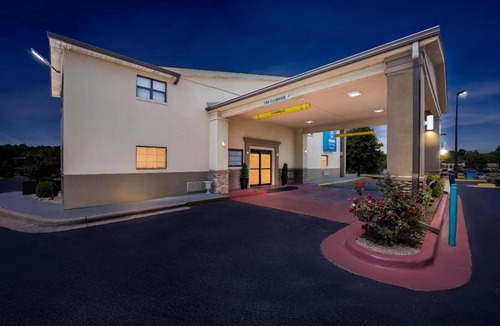 Athens Hotel | Clarion Pointe Athens I-65
