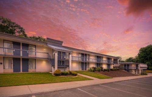 Morrow Hotel | Clarion Pointe Morrow - Atlanta South