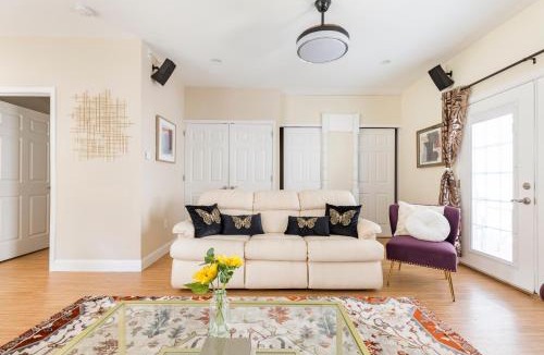 Arlington House | Classic Brick House 4BR 3BA Perfect for Families Near DC