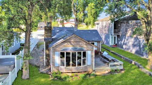 Spirit Lake Villa | Classic West Lake Okoboji Estate w/Guest House + Sand Beach