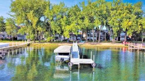 Spirit Lake Villa | Classic West Lake Okoboji Estate w/Guest House + Sand Beach