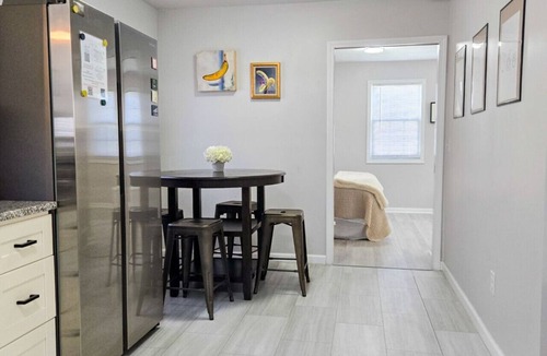 Oberlin House | Classy Oberlin Stay | Near Dining, Shops & College