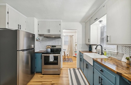 Toledo House | Clean & Chic 3br-King Bed! By Downtown Toledo!
