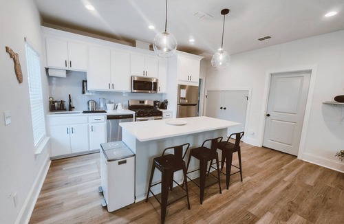 Tallahassee House | Clean & Cozy 2BR w/Yard Walkable Midtown Bright & Quiet