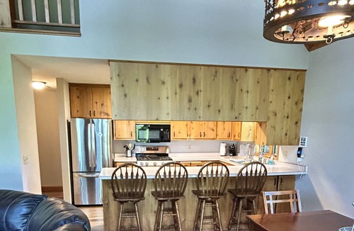 Annandale House | Clearwater Lake 3 bedroom house with hot tub.