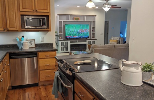 Clemson House | Clemson House, close to CU, across from Patrick Square, perfect for groups!