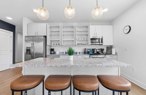 Little Italy Apartment | Clinic & CWRU 2BR | Balcony + Parking, 24/7 GYM