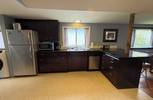 Tierra Del Mar House | Close to beach 3-bedroom house in Cloverdale perfect for your getaway