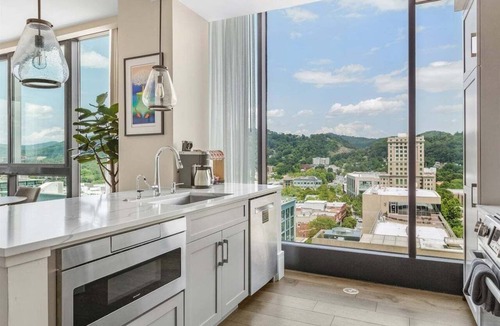 Downtown Asheville Condo | Cloud 10 | Arras Vacation Rentals