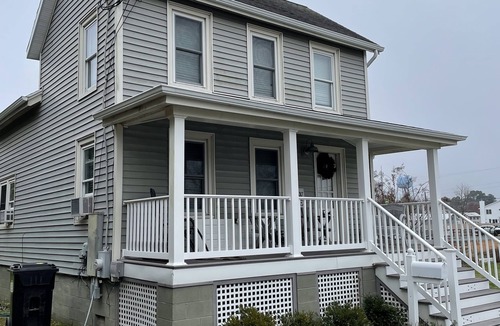 Chincoteague Cottage | Coastal Daze Cottage on Famous Chincoteague Island! Come see the wild ponies!