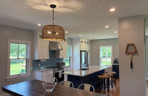 South Kingstown House | Coastal Farmhouse-Newly Renovated. Minutes drive to Narragansett and the Beaches