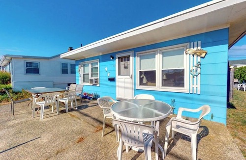 Seabrook Cottage | Coastal gem with free WiFi, backyard, & patio - walk to beach