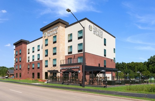 Neenah Hotel | Cobblestone Hotel & Suites - Appleton International Airport