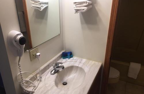 Kewaunee Hotel | Coho Motel