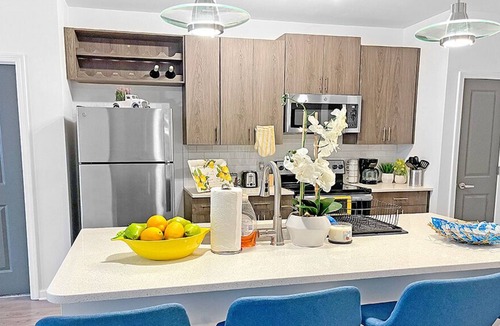 Madison House | Colorful Fun and Vibrant Stay