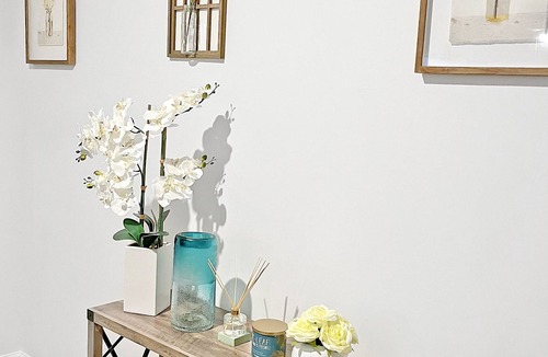 Madison House | Colorful Fun and Vibrant Stay