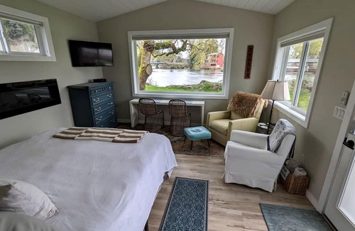 Skamokawa Cabin | Columbia River Glamping Retreat: Cozy Cabin for Two in Skamokawa, Washington
