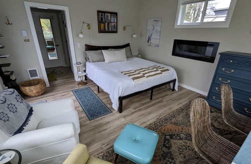 Skamokawa Cabin | Columbia River Glamping Retreat: Cozy Cabin for Two in Skamokawa, Washington