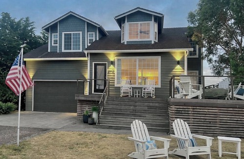 Hammond House | Columbia River Views: Relax in comfort & Explore Astoria & the North Coast