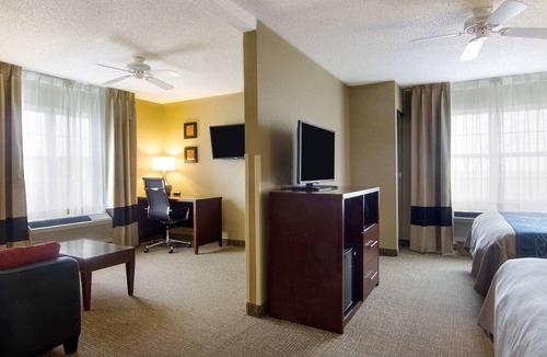 Grafton Hotel | Comfort Inn & Suites Grafton - Cedarburg