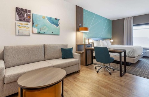 Village of Cottage Grove Hotel | Comfort Suites Cottage Grove-Madison