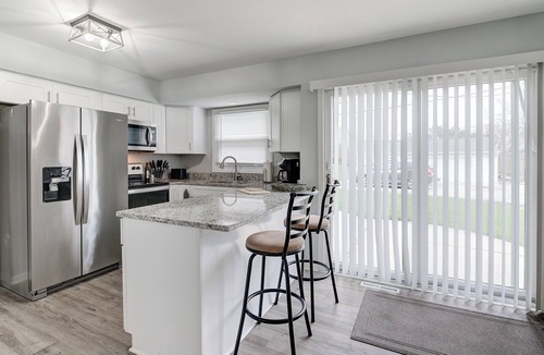 Waukesha House | Comfortable 3 Bedroom with King bed in Waukesha