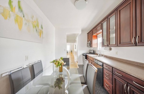 Southeast Yonkers Apartment | Comfortable 3BR Getaway Free Parking NYC Access Perfect for Groups