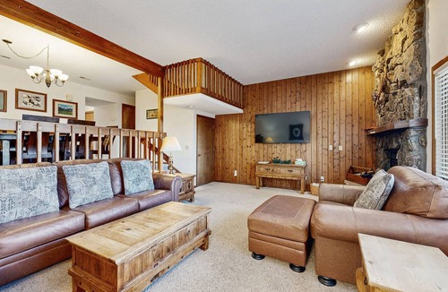 Fall River Estates Condo | Comfortable home with breathtaking mountain views and high-speed WiFi