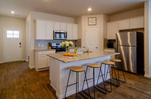 Manor House | Comfortable Midterm 4BR in Manor Near Tesla & Samsung Furnished + Flexible Stays