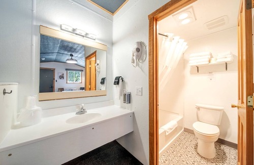 Pinnacles Entrance Badlands Cabin | Comfortable Private Cabin with Modern Updates Near Wall Drug – Wall, South Dakota