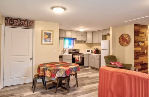 Lithonia House | comfy hide-out sleeps 5, 2 bedroom 1 bath